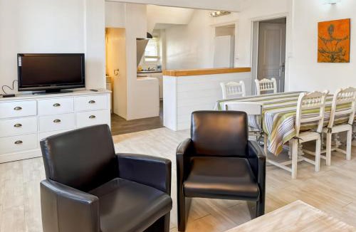 Vic-sur-Cere House | La maison des Hortensias Vic-Sur-Cère, 10 pers
