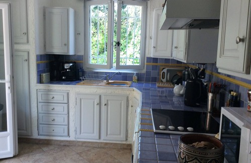 St.-Remy-de-Provence House | La Maison Blanche in the countryside with large private garden, terrace and pool