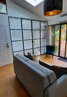 Fleurieu-sur-Saone Apartment | La Parenthèse, Rez de jardin indépendant, 4 étoiles