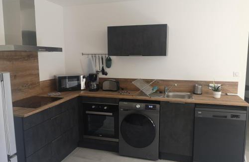 Nyons Apartment | La perle de provence, appartement neuf en rez de Jardin clos, au calme, clim, salle d'eau dans chaque chambre, à 900m du centre de Nyons