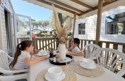 Le Barcares Ski Chalet | La Pinède Mobil Home 6 personnes - Camping 4 étoiles la Presqu'île du Barcarès