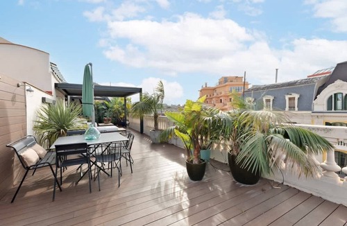 la Vila de Gracia Apartment | La Riera Penthouse