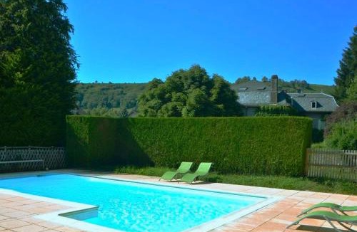 Saint-Martin-Valmeroux Hotel | La Source du Mont