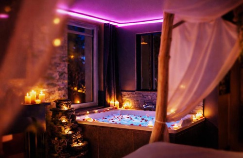 Bourgoin-Jallieu Apartment | La suite Safari jusqu'à 4 personnes, Spa XXL, day use, 5 min centre ville, cinéma, cascade et lit sous les arbres