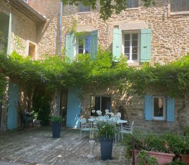 Camaret-sur-Aigues House | La Tanière du Renard