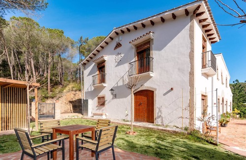 Can Ginebre Apartment | La Terraza - Spacious apartment in Masia