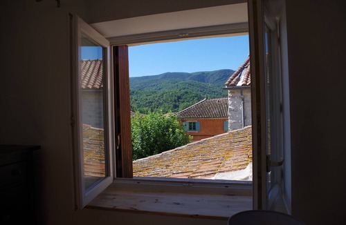 Herepian House | La Tour de L'ange. Entre Montagne et Mer, Gîte Atypique, Maison Renaissance