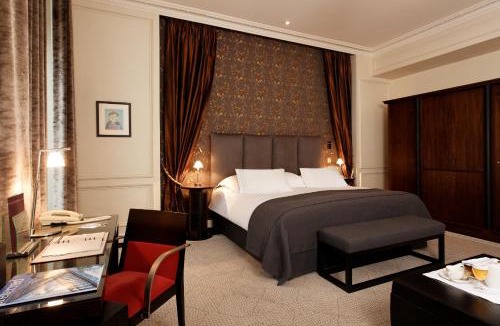 Champs-Elysees Hotel | La Tremoille Paris