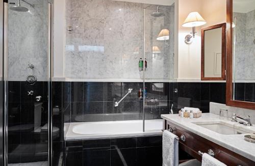 Champs-Elysees Hotel | La Tremoille Paris