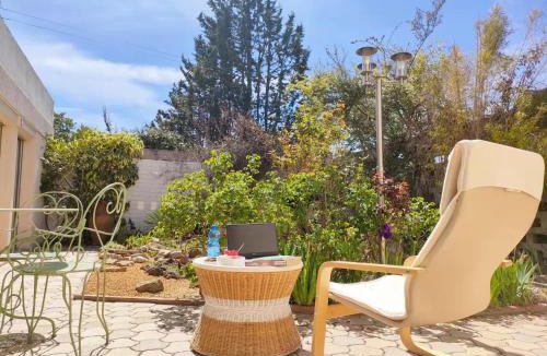 Trets House | La Vie Est Belle, Chambre privée dans une villa