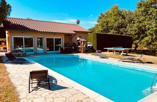 Poncins Villa | La Villa Perroquet