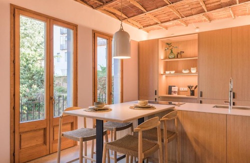 Old Town Apartment | LaComuna City Oasis