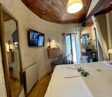 Auch House | Lacoume Saint Jacques