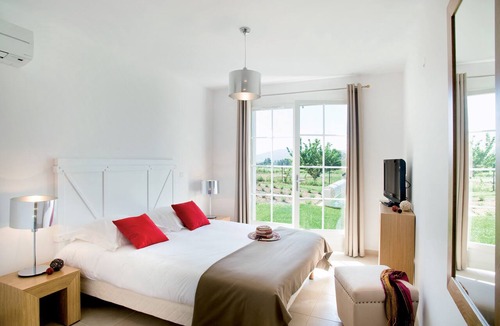 Saint-Saturnin-les-Apt Hotel | Lagrange Vacances - Le Clos Savornin
