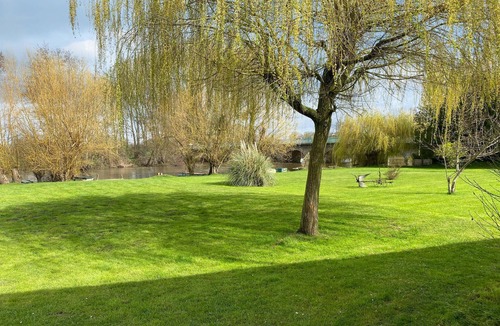 Moitron-sur-Sarthe House | Lake front home in Moitron-sur-Sarthe