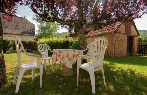 Chasteaux House | Lakeside Cottage Roziers Retreat