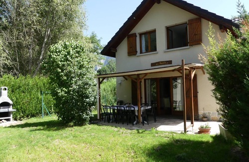 Le Bourg-d'Oisans House | large 5 bedroom chalet with garden