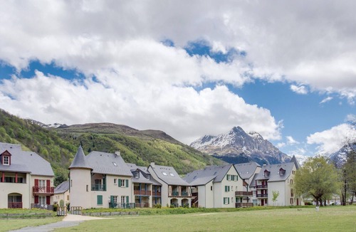 Peyragudes Apartment | Large Apartment in Loudenvielle for 10