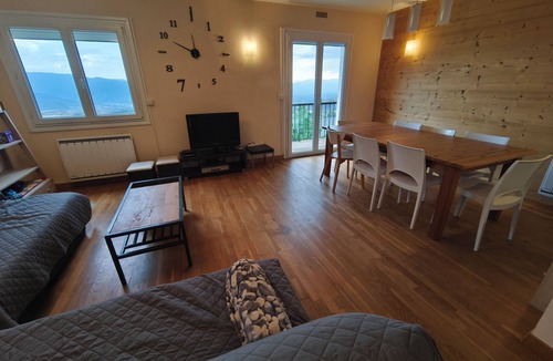 Font-Romeu-Odeillo-Via Apartment | Large cosy 3 bedroom apartment Font-Romeu Hyper Centre with view and balcony