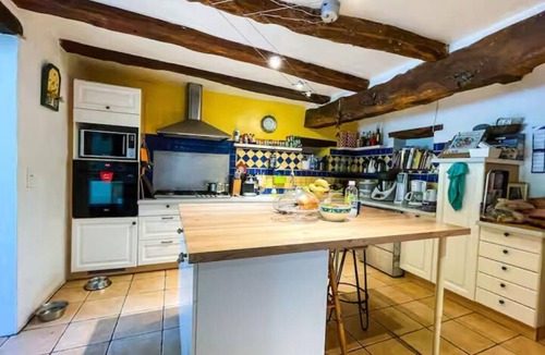 Martel Bed & Breakfast | ⭐ Large family estate – Pool, hot tub – Ideal for groups, sleeps 26