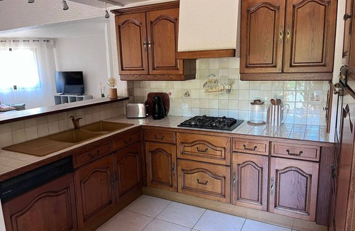 Laroque-des-Alberes Apartment | Large house with garden, mountain view - 8 guests