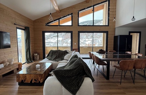 Egat Ski Chalet | Large new Égat chalet with south-facing terrace