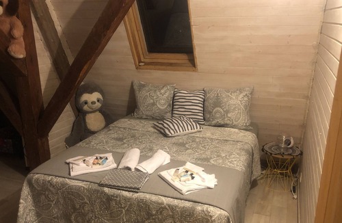 Crest Bed & Breakfast | Large private room in fully equipped apartment