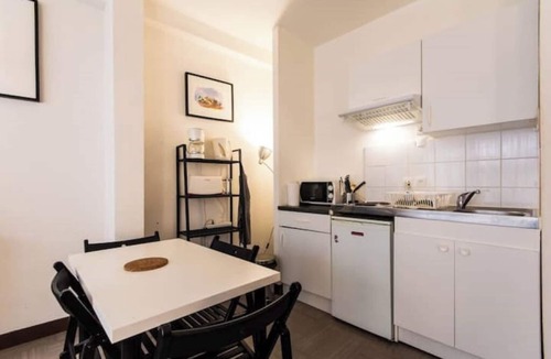 Secteur 2 Apartment | Large studio in the historic 1 TVA district of Grenoble city center