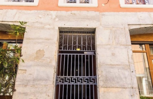 Secteur 2 Apartment | Large studio in the historic 1 TVA district of Grenoble city center