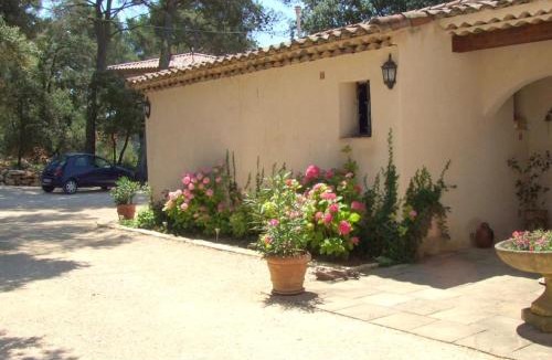 Saint-Marc-Jaumegarde Bed & Breakfast | LaThébaide