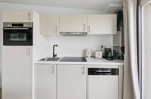 Epinettes Apartment | Lavie Maison : Private Terrace & Air Conditioning