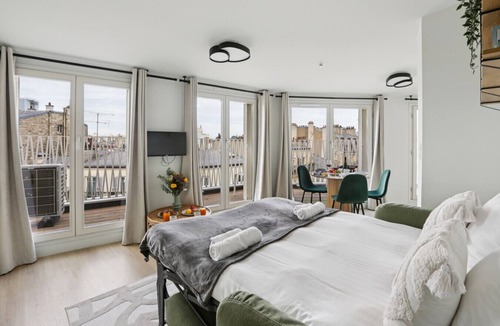 Epinettes Apartment | Lavie Maison : Private Terrace & Air Conditioning