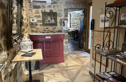 Langeac Hotel | Le 19 - Chambre Patio 34m2 - Centre Historique - Clim