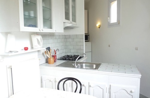 14th Arrondissement Apartment | Le Alesia : Classic French Apartment in Historic Montparnasse Area