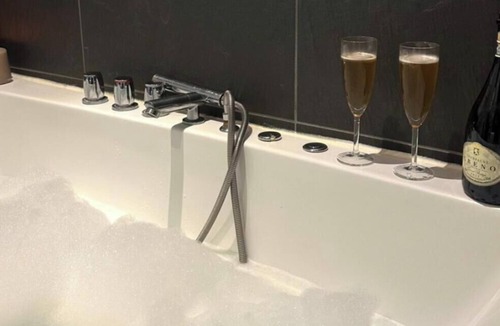 Le Puy-en-Velay Apartment | Le bain de Compostelle