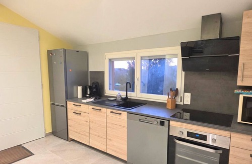 Le Barcares Apartment | Le Barcarès : Carlit, 6-person air-conditioned gîte, air conditioning, parking, walking distance to beach