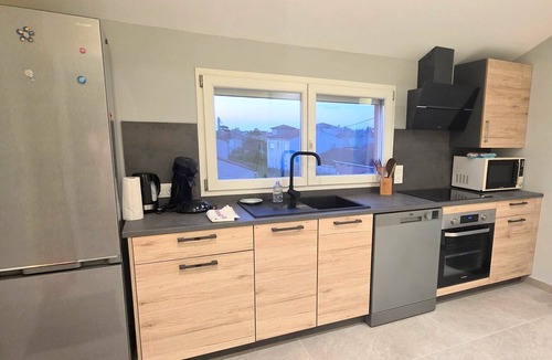 Le Barcares Apartment | Le Barcarès : Carlit, 6-person air-conditioned gîte, air conditioning, parking, walking distance to beach