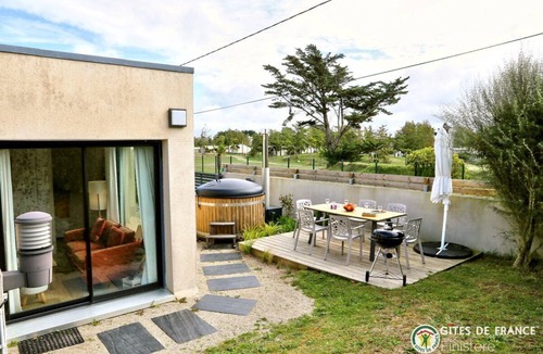 Plouescat House | "Le bas de la dune" rental 50m from the beach with Nordic bath, garden