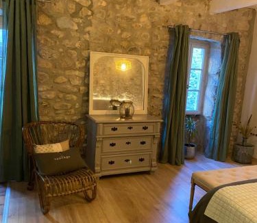 Labeaume House | Le Bruit de l'eau (Chambre Boudoir)