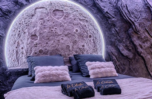 Lesparre-Medoc Hotel | Le Céleste - Suite romantique immersive climatisée, sauna et spa privatif
