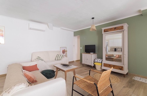 Saint-Hippolyte Apartment | Le Carmen apartment in the heart of Saint-Hippolyte, 3 bedrooms, up to 6 guests