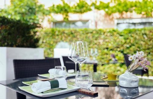 Charmes-sur-Rhone Hotel | Le Carré d'Alethius Logis Hôtel-Restaurant Gastronomique