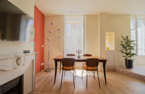 Vernier Apartment | Le charme de l'ancien, rénové - Nice - 4 personnes