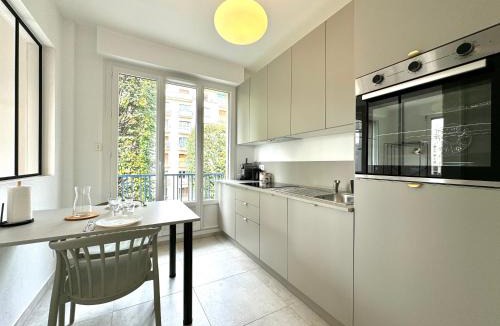 Quartier Exposition-Bajatiere Apartment | Le City, Centre-ville, Climatisation, Trams