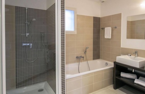 Saint-Saturnin-les-Apt House | Le Clos Savornin V8ID by Interhome