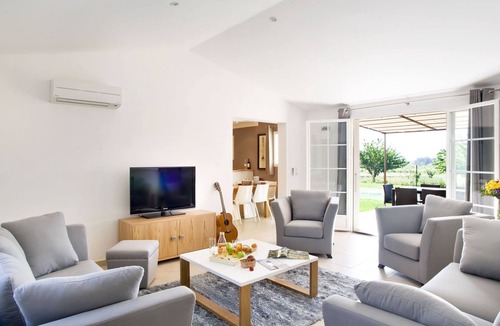 Saint-Saturnin-les-Apt House | Le Clos Savornin V10IC by Interhome