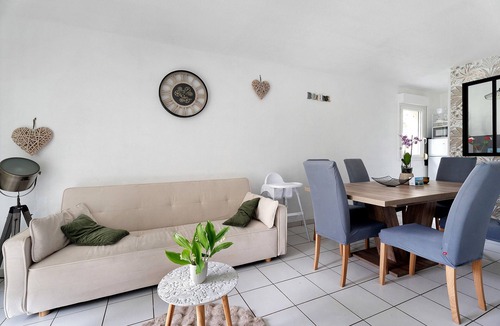 Pleurtuit Apartment | “Le Cocon De Laurence” Apartment with Private Terrace and Wi-Fi