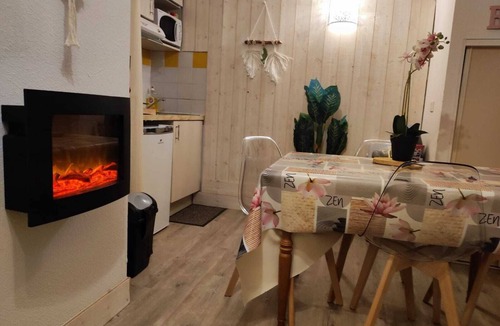 Guzet Neige Apartment | Le Cosy Fleuri and its warm assets 🌸