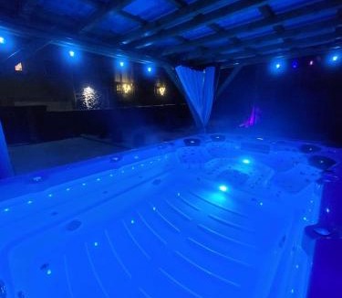 Le Bourg-d'Oisans Ski Chalet | Le Cosy Lodge Départs Vélo Ski Alpe d'Huez 2 Alpes La Grave Détente Jacuzzi Piscine Sauna Bar Billard