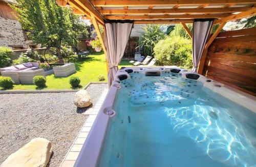 Le Bourg-d'Oisans Ski Chalet | Le Cosy Lodge Départs Vélo Ski Alpe d'Huez 2 Alpes La Grave Détente Jacuzzi Piscine Sauna Bar Billard
